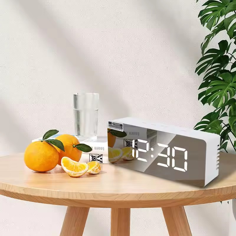 Reloj Digital blanco con espej - Lighting Home Decor Wall Clocks reseña y precio
